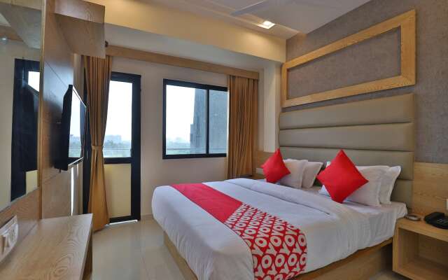 Royal King by Sky Stays Hotel
