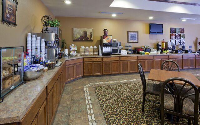 Expressway Suites Fargo