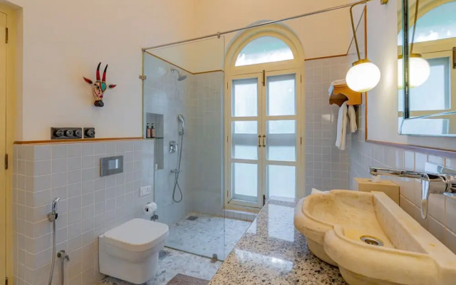 Loto Bianco by Hireavilla -4br w Pvt Pool Siolim