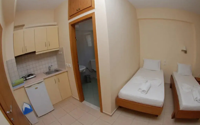 Nikos Hotel and Apartments