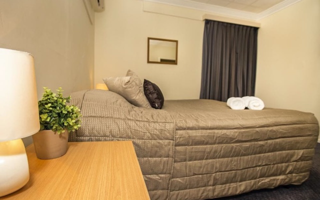 Kalgoorlie Overland Motel – Guest Rooms – Kalgoorlie
