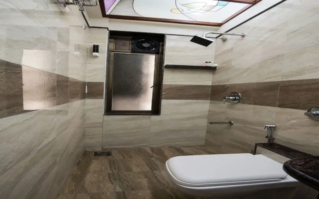 OYO 9721 Hotel SR Rooms