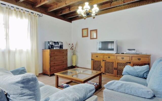 Spacious Villa in San Bartolomé With Swimming Pool