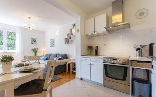 Flora three bedroom apartment. Near beach