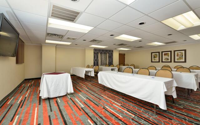 Holiday Inn Express Boston - Milford, an IHG Hotel