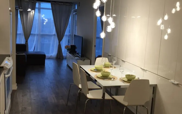 NGE Stays - Downtown Suite Lake View