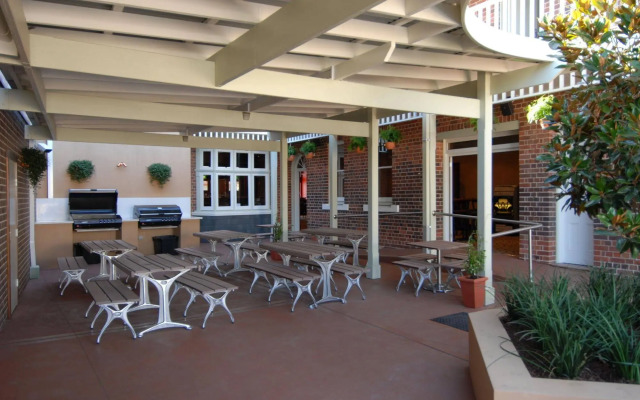 Captain Cook Hotel