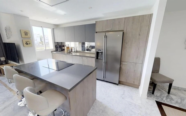 Modern Apartment Near Puerto Banus