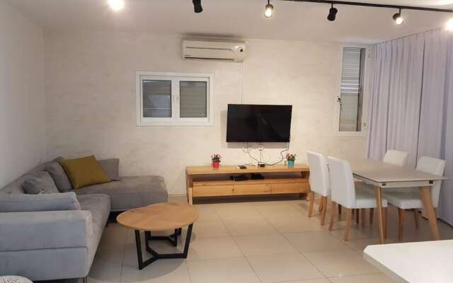 Isra Home Apartment Jabotinsky 8