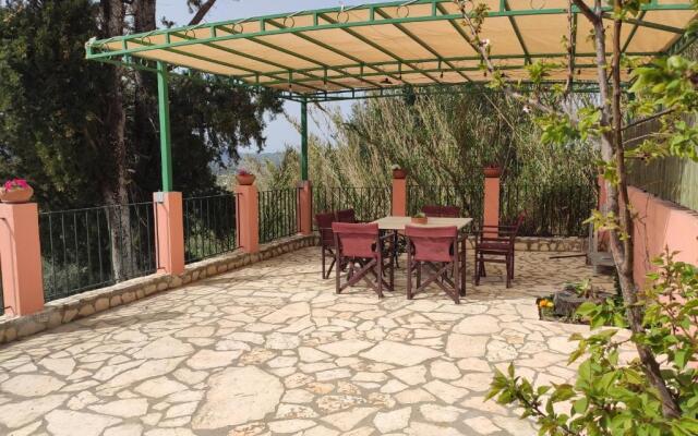 Eleni'S Traditional House In Agrafi