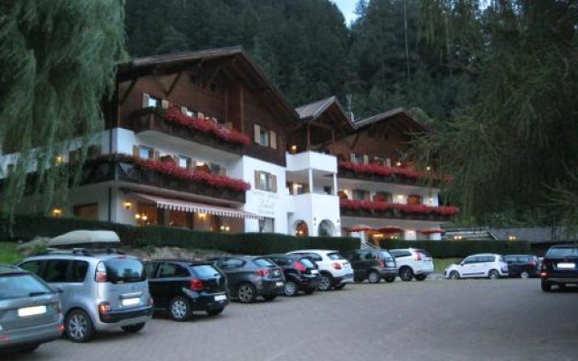 Hotel Larch