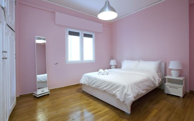 Palaio Faliro, Bright and Spacious Apartment