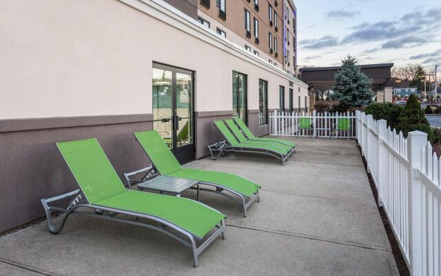 Holiday Inn Express Hotel & Suites Providence-Woonsocket, an IHG Hotel