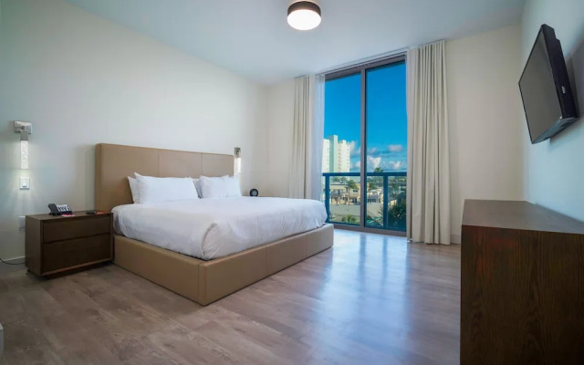 CH Deluxe Apartments  by MDR