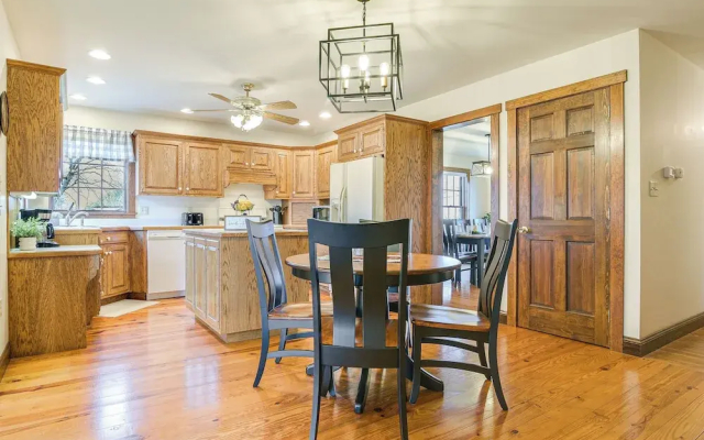 4 Mi to the Amish Village: Spacious Home w/ Deck!