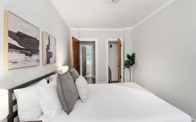 Contemporary Cragin 1BR Apt in Lockwood