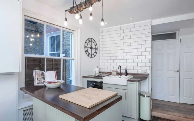 Stylish River Apartment - West Putney Embankment
