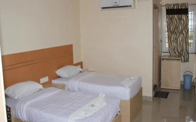 OYO 13494 Hotel Nakshatra Inn