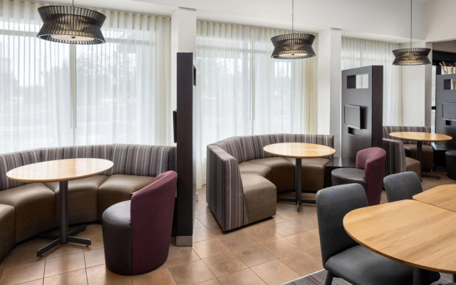 Courtyard Chicago Waukegan Gurnee