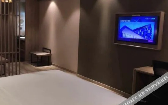 Super 8 Collection Hotel (Fuyang Wuyue Plaza)