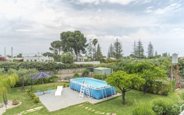 Traditional Holiday Home in Fontane Bianche With Pool