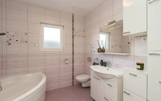 Villa S