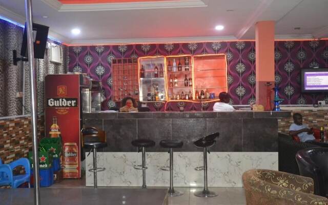 Evaville Hotel N Lounge