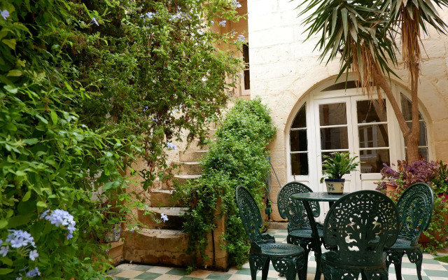 Village Knights Accommodation