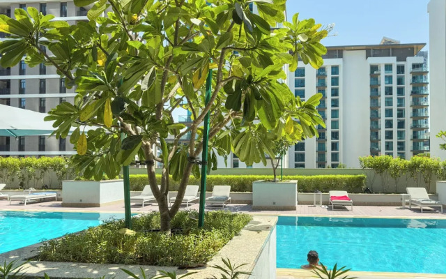 Marco Polo - Stunning 2BR with Burj View, Spacious Gym & Pool