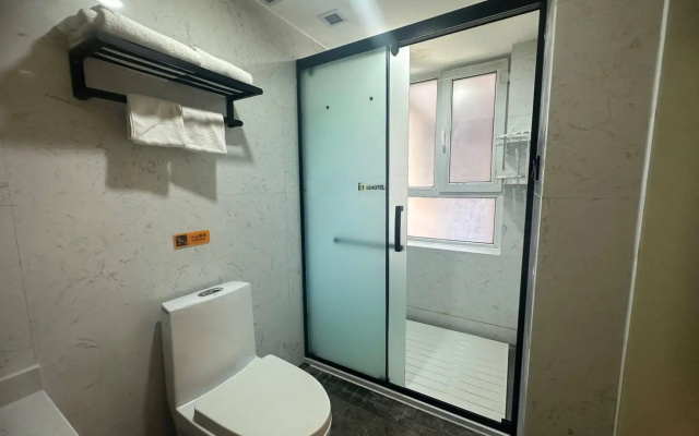 IU Hotel (Urumqi International Airport Yingbin Road)