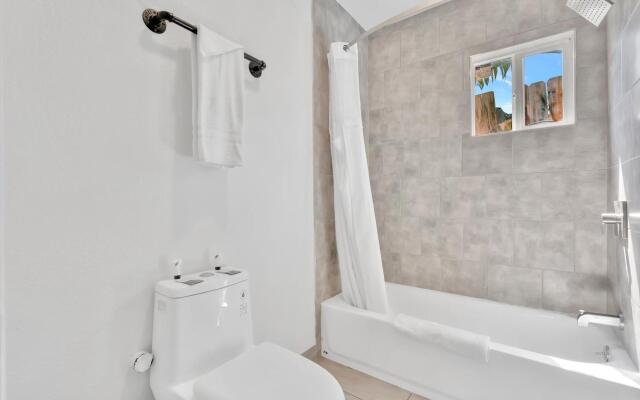 Tradewinds Motel