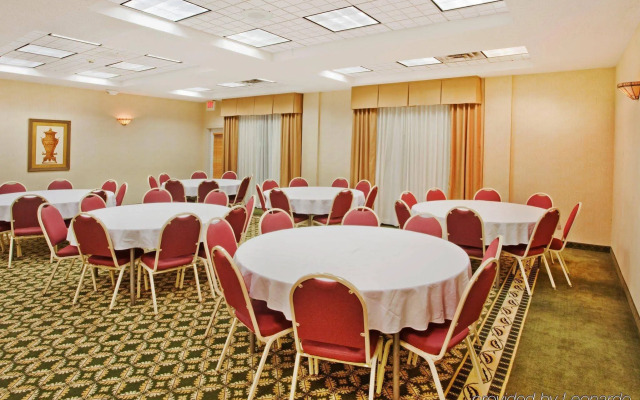 Quality Inn Fayetteville near Historic Downtown Square