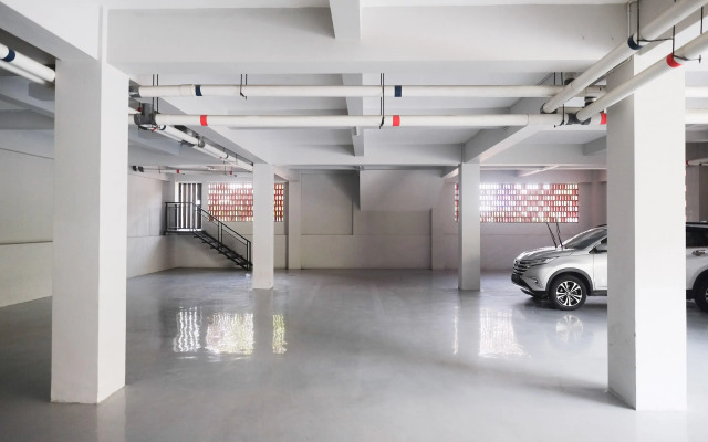 RedDoorz Plus near Solo Square 2