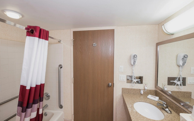 Red Roof Inn & Suites Mt Holly - McGuire AFB