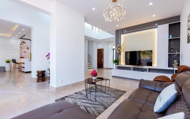 VILLA ARIA RESORT, THE SEA BY 10m,Biển và hồ bơi riêng – Lobby – Vung Tau