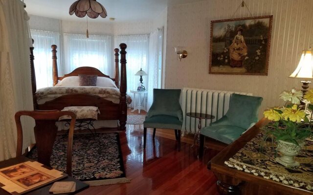 The Jeweled Turret Inn