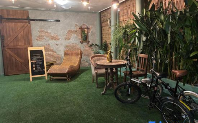 The Oasis on 8 Cozy Homestay & Café