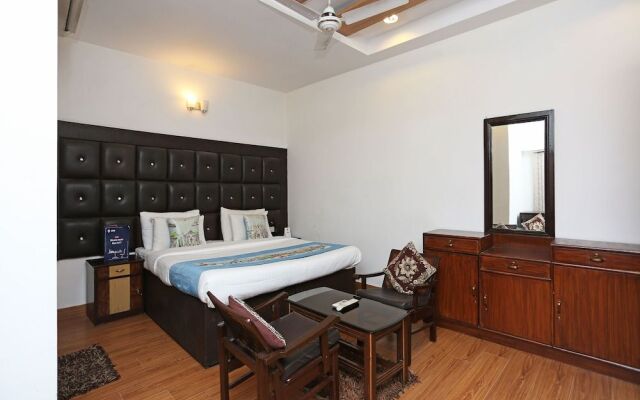 OYO 526 Hotel Asees Inn