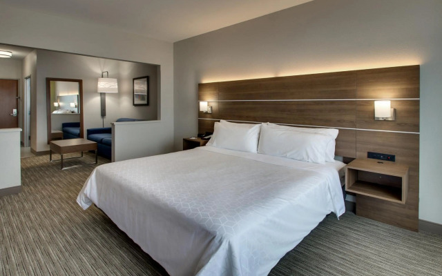 Holiday Inn Express & Suites Waukegan by IHG