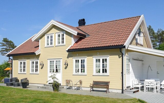 10 Person Holiday Home In Kongshavn