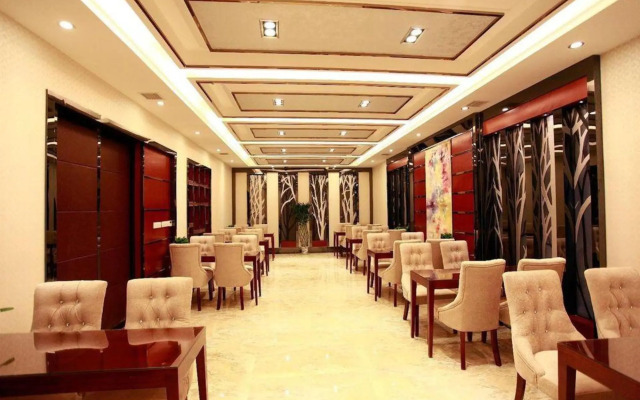 Golden Cube Grand Hotel