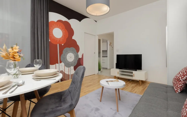 Apartment With Bathub by Renters