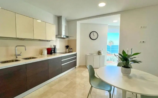 Lux Apartment first row