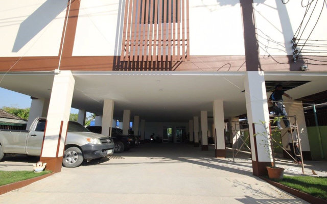 Siriwat Apartment