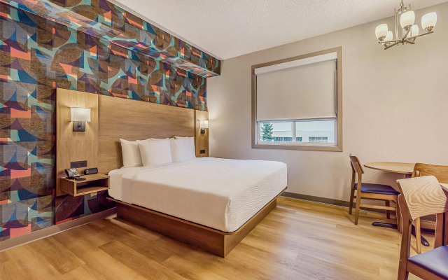 Days Inn & Suites by Wyndham West Edmonton