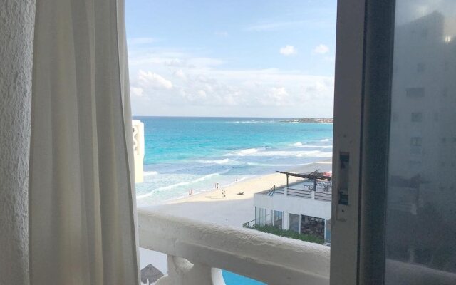 Cancun Plaza Condo Hotel