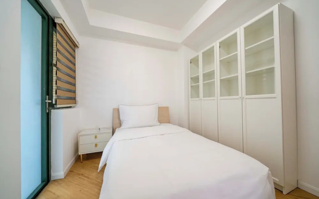 Tyms Spacious 4BR 2BA Apt Xujiahui