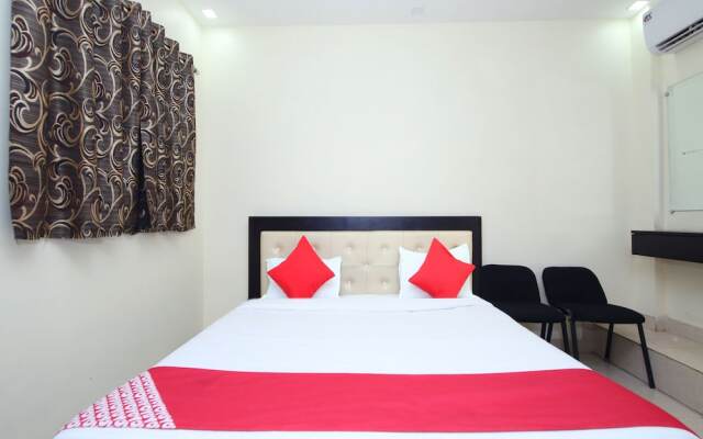 OYO 12407 Hotel Shri Radha ISBT