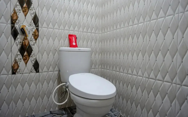 RedDoorz near Alun Alun Pati