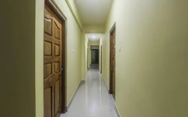 OYO 18528 Field Residency Inn